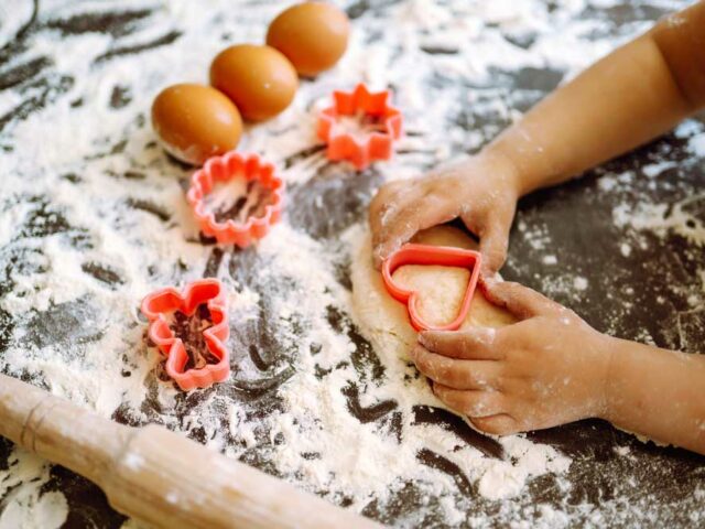 cuisiner avec les enfants en famille - la tribu des idées