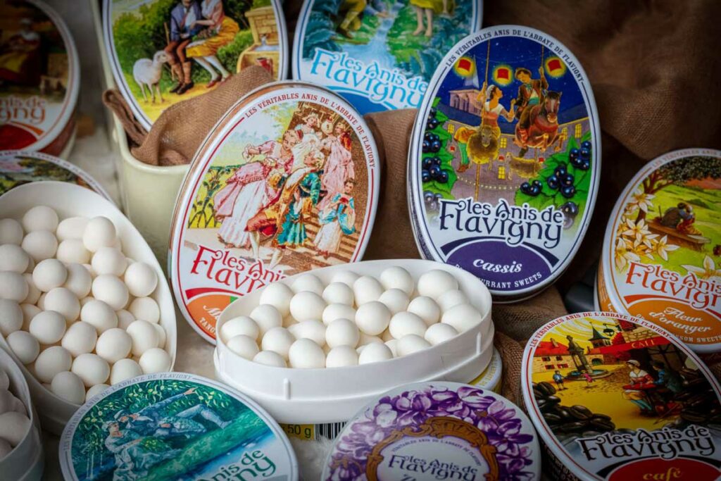 bonbons naturels anis rose violette et fruits pour toute la famille