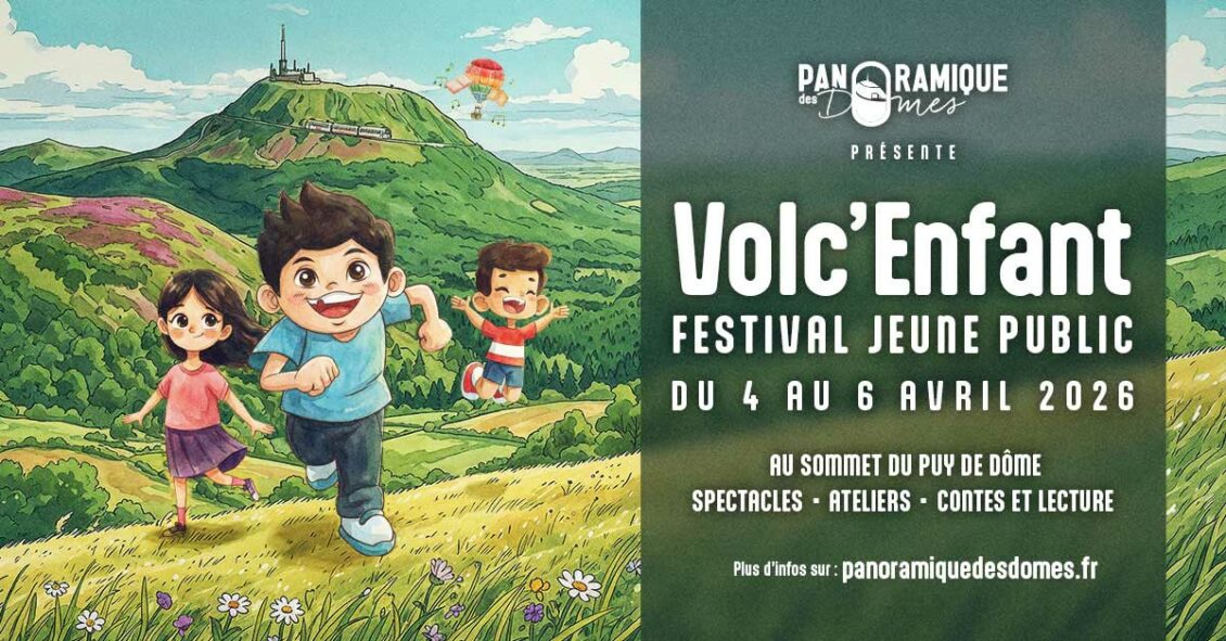 enfants qui courent vers animations au sommet du puy de Dôme, avec vue panoramique sur les volcans d’Auvergne.