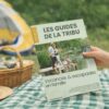 Guide parental vacances et escapades en famille posé dans un décor naturel, inspiration voyage avec enfants